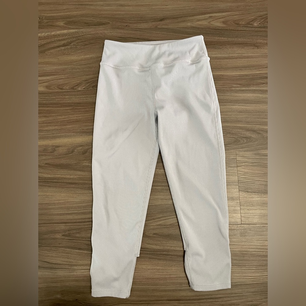 Z by Zella Capri Pant with twist detail